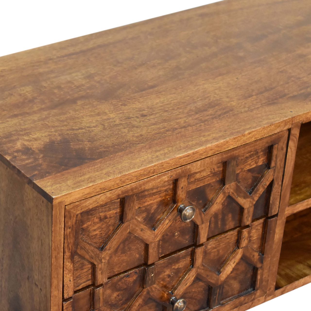 Amouri Media Unit Living with Luxury